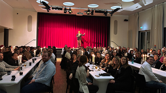 DFV Mitarbeiter während der Weihnachtsfeier DFV Mitarbeiter während der Weihnachtsfeier